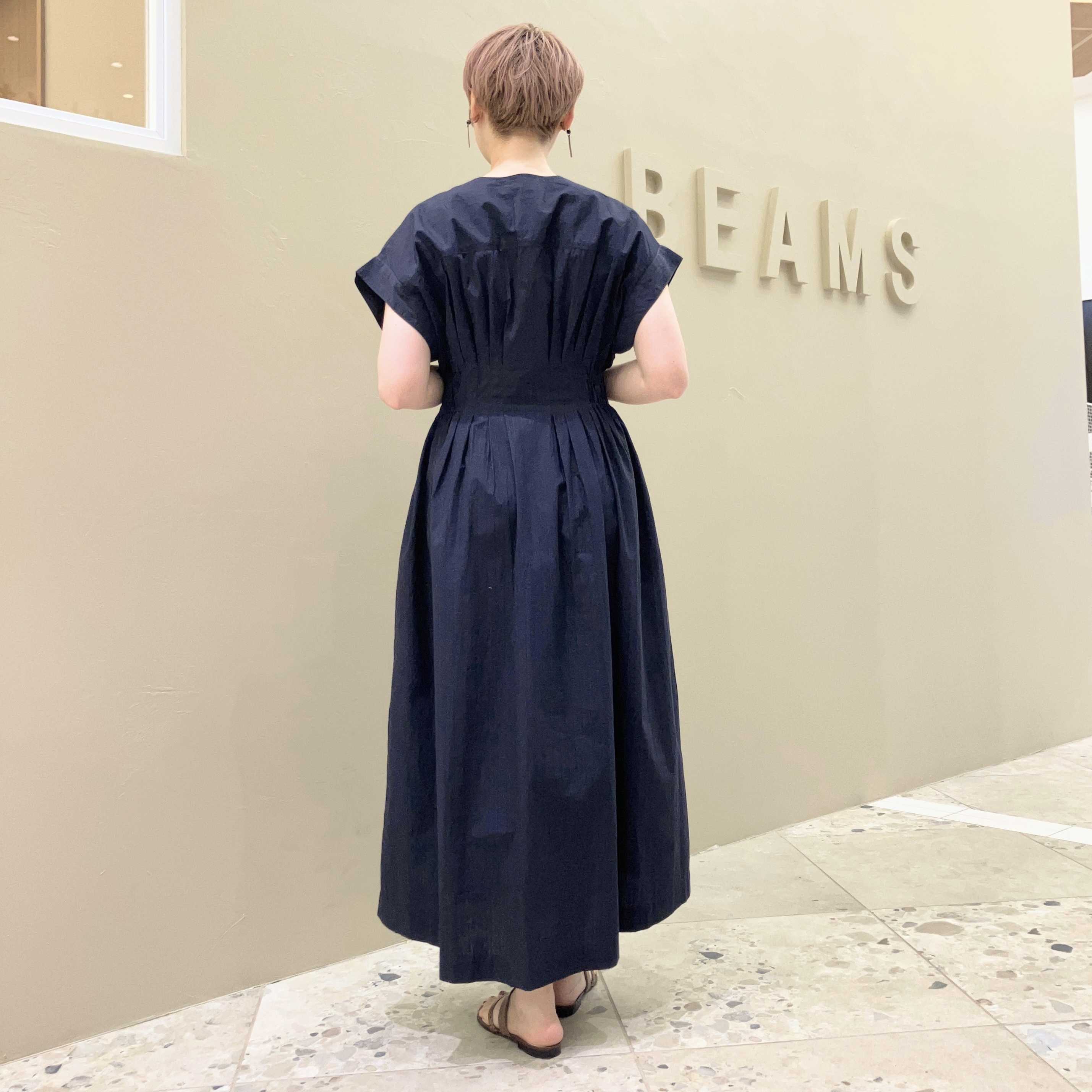 【新品】ne Quittez pas BEAMS別注 ガウンワンピース　ブラック NE QUITTEZ PAS!（ヌキテパ）の「ne Quittez pas × Demi-Luxe